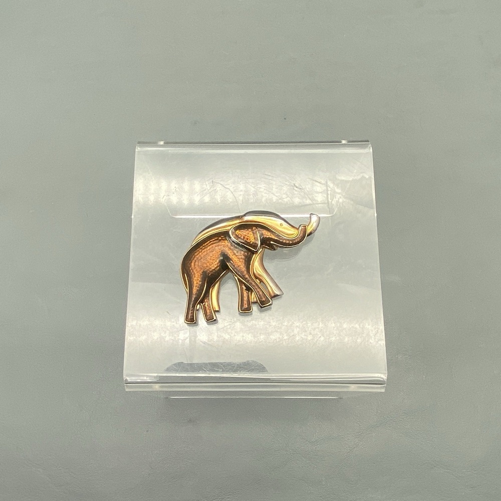 Double Elephant Couples Gold Tone and Enamel Brass Pin